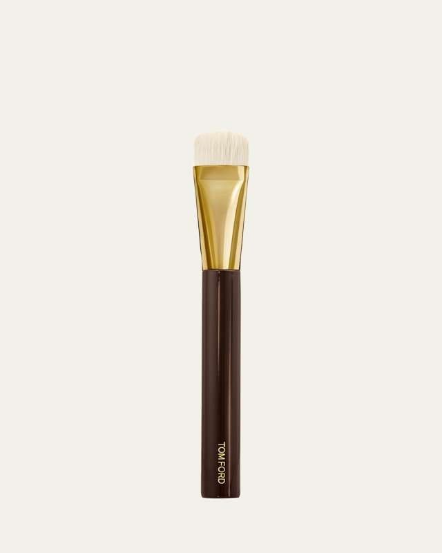 Shade and Illuminate Makeup Brush 04